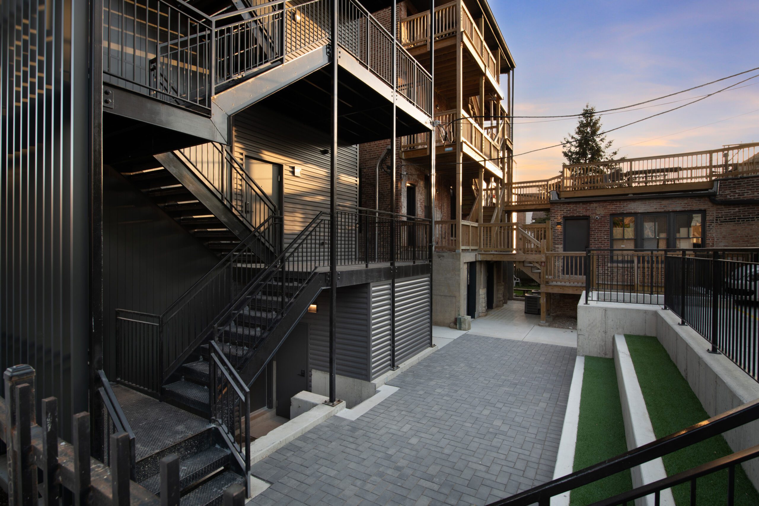 WEB_2122-S-Hoyne-Ave-Twilight-1